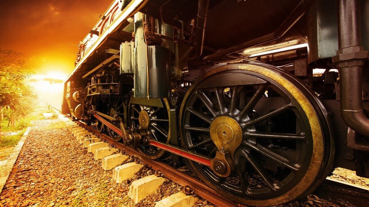 Tren ve Gün  Batımı Duvar Kağıdı